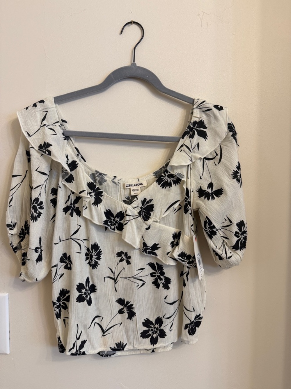 Billabong White and black floral ruffle blouse NWT